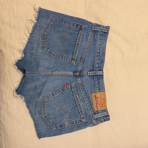 Levi’s 501 Cut Off Jean Shorts - Picture 2 of 3